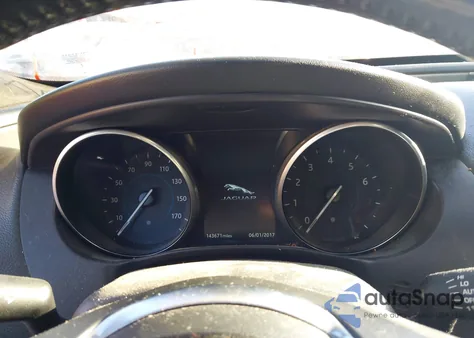 2018 Jaguar Xe 25T Prestige из США, поврежденный, VIN SAJAK4FX4JCP35415